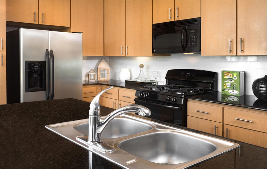 Discount Granite Countertop Special Deals from $29.99/SF: Bobs Granite Place.